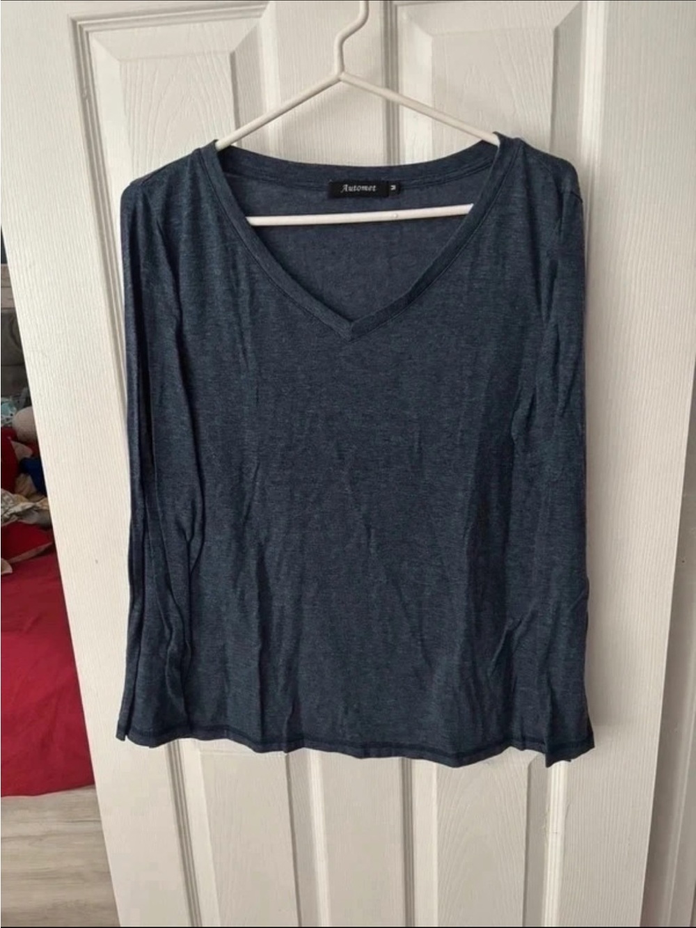 Women's Long-Sleeve V-Neck Tee in Navy